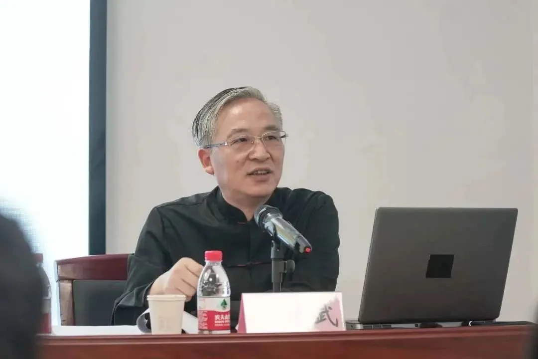 9月13日，浙江省文化和旅游厅党组成员、省文物局局长杨建武来到<a href='/Gaokao/College/Details/GBBK0895'>浙江大学城市学院</a><a href='/Gaokao/Professional/Details/060103'>考古学</a>系，为<a href='/Gaokao/Professional/Details/060103'>考古学</a>系的师生讲授了题为“浙江考古与中华文明”的开学第一课。  <a href='/Gaokao/College/Details/GBBK0895'>浙江大学城市学院</a><a href='/Gaokao/Professional/Details/060103'>考古学</a>系微信公众号 图